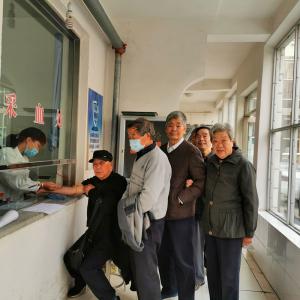 重陽敬老 情暖金秋——集團公司開展敬老助老、關愛老職工活動